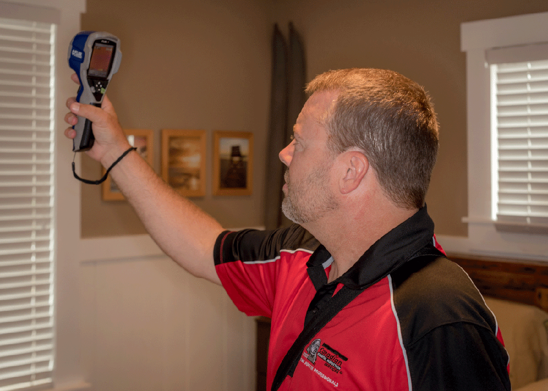 home inspector uses home inspection tool, thermal camera